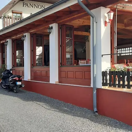 Pannon Panzio Restaurant Guest house Pannonhalma