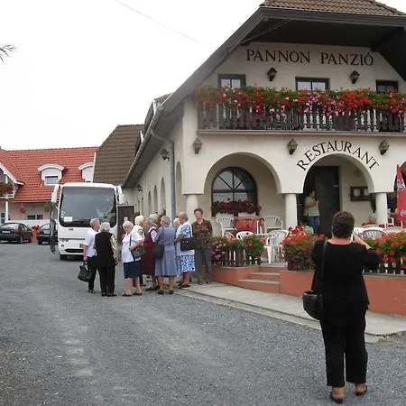 Gasthuis Pannon Panzio Restaurant 4*